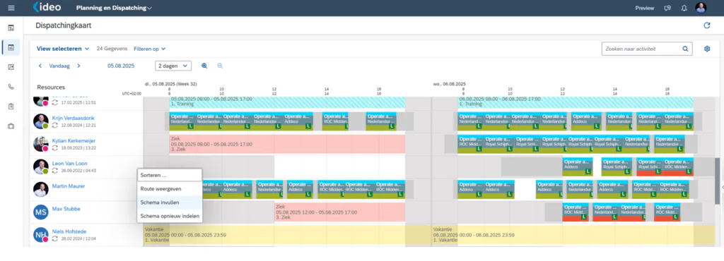 Een interactieve dispatchingkaart visualiseert personeelsplanningen en activiteiten binnen een digitale omgeving met SAP FSM-functionaliteiten voor efficiënt beheer, waarbij een pop-upmenu opties toont voor sorteren, routes en schema-invulling. Tekst in de afbeelding: ideo, Planning en Dispatching, Preview, Dispatchingkaart, View selecteren, 24 Gegevens, Filteren op, Zoeken naar activiteit, Vandaag, 05.08.2025, 2 dagen, Resources, UTC+02:00, di., 05.08.2025 (Week 32), wo., 06.08.2025, 05.08.2025 08:00 - 05.08.2025 17:00, 1. Training, Operate a..., Nederlandse..., Adecco, ROC Midden..., Krijn Verdaasdonk, 17.02.2025 | 11:51, 12.08.2024 | 12:21, Kylian Kerkemeijer, 18.09.2023 | 13:22, Ziek, 05.08.2025 08:00 - 05.08.2025 17:00, 3. Ziek, Leon Van Loon, 26.09.2022 | 04:43, Martin Maurer, Max Stubbe, Niels Hofstede, 28.02.2024 | 12:04, Sorteren..., Route weergeven, Schema invullen, Schema opnieuw indelen, Royal Schiph..., Vakantie, 05.08.2025 00:00 - 05.08.2025 23:59, 1. Vakantie, 06.08.2025 00:00 - 06.08.2025 23:59.
