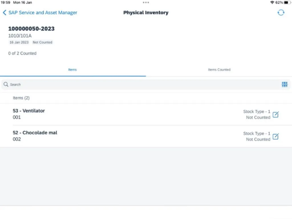 Een tabletinterface toont een "Physical Inventory"-lijst voor asset management met twee niet-getelde items: "53 - Ventilator 001" en "52 - Chocolade mal 002", weergegeven in de SAP Service and Asset Manager-applicatie.