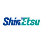 Het bedrijfslogo "Shin-Etsu" in blauw en groen letters met een gestileerd kruispatroon in het midden fungeert als zakelijke identificatie binnen de context van moderne asset management en bedrijfsoplossingen.