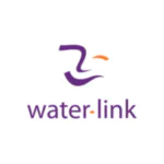 Een paars abstract logo met een oranje streepje boven het tekstlogo "water-link" staat gecentreerd op een witte achtergrond, passend bij bedrijfsoplossingen zoals asset management.